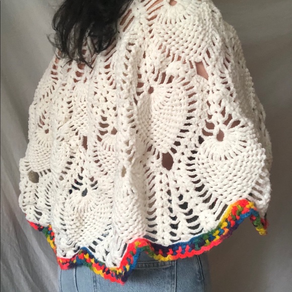 Vtg Granny Square Crocheted Poncho White + Rainbow - Picture 13 of 16